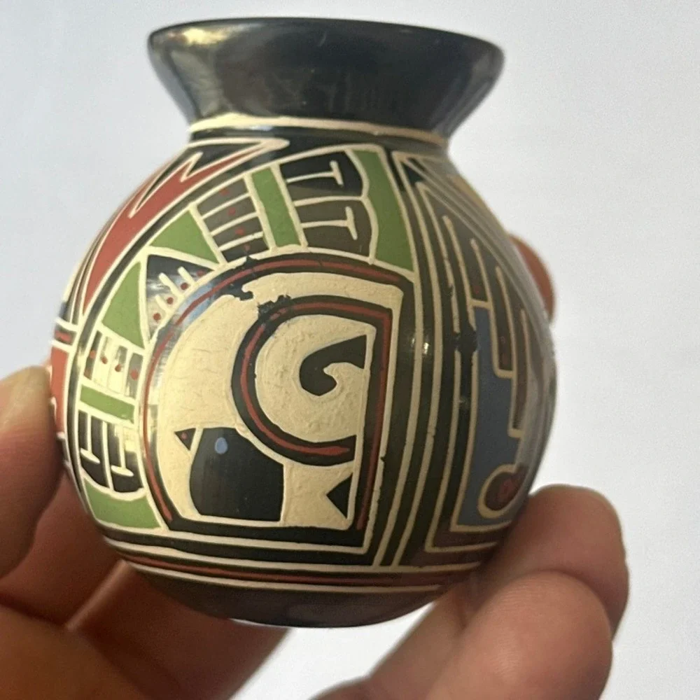 Mata Ortiz Pottery Miniature Seed Vase Hand Painted Cesar D Nunez Signed 2.5